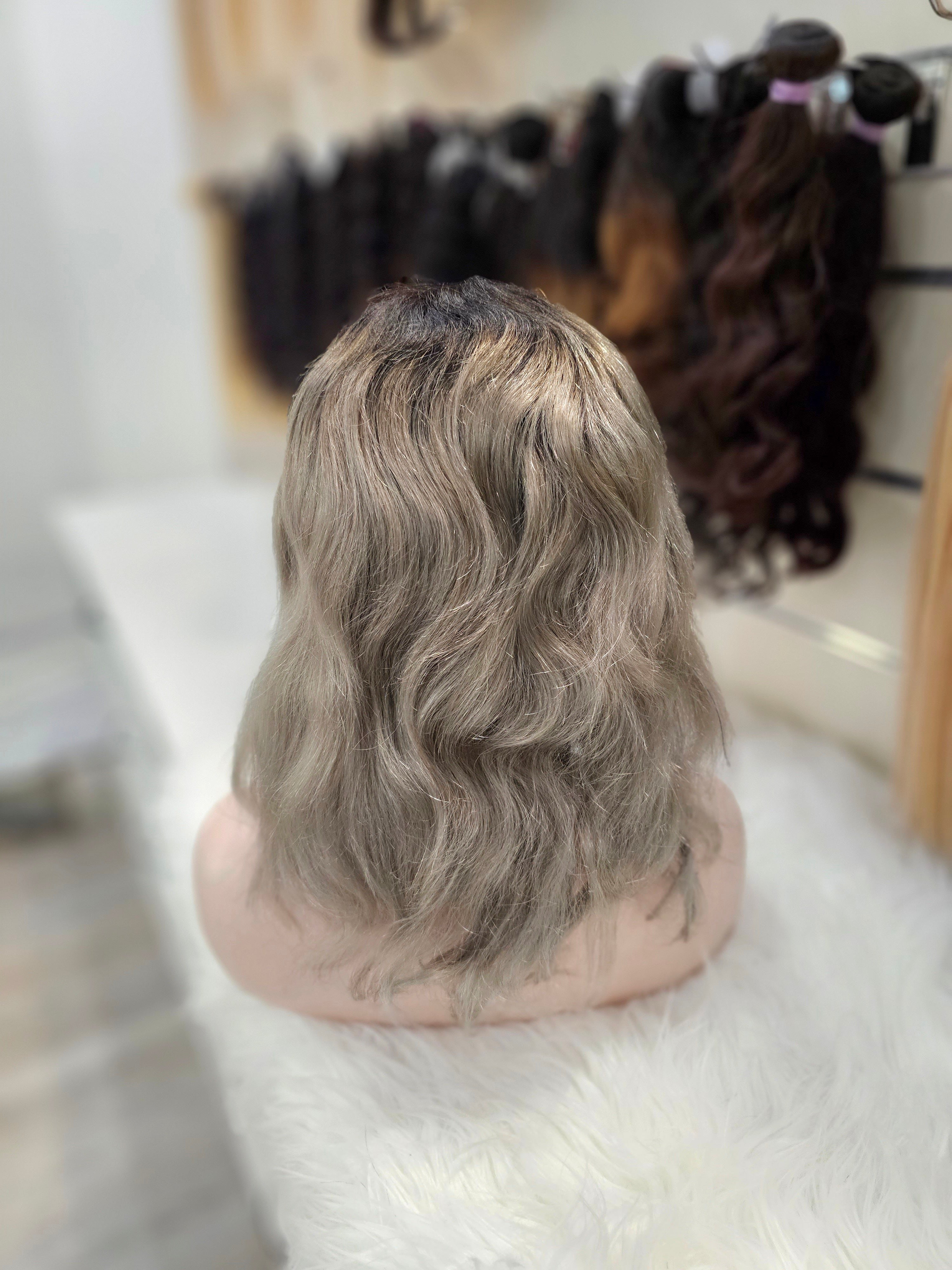 Parrucca corta mossa 100% capelli veri di colore 1b alla base e grigio lunga 25cm
