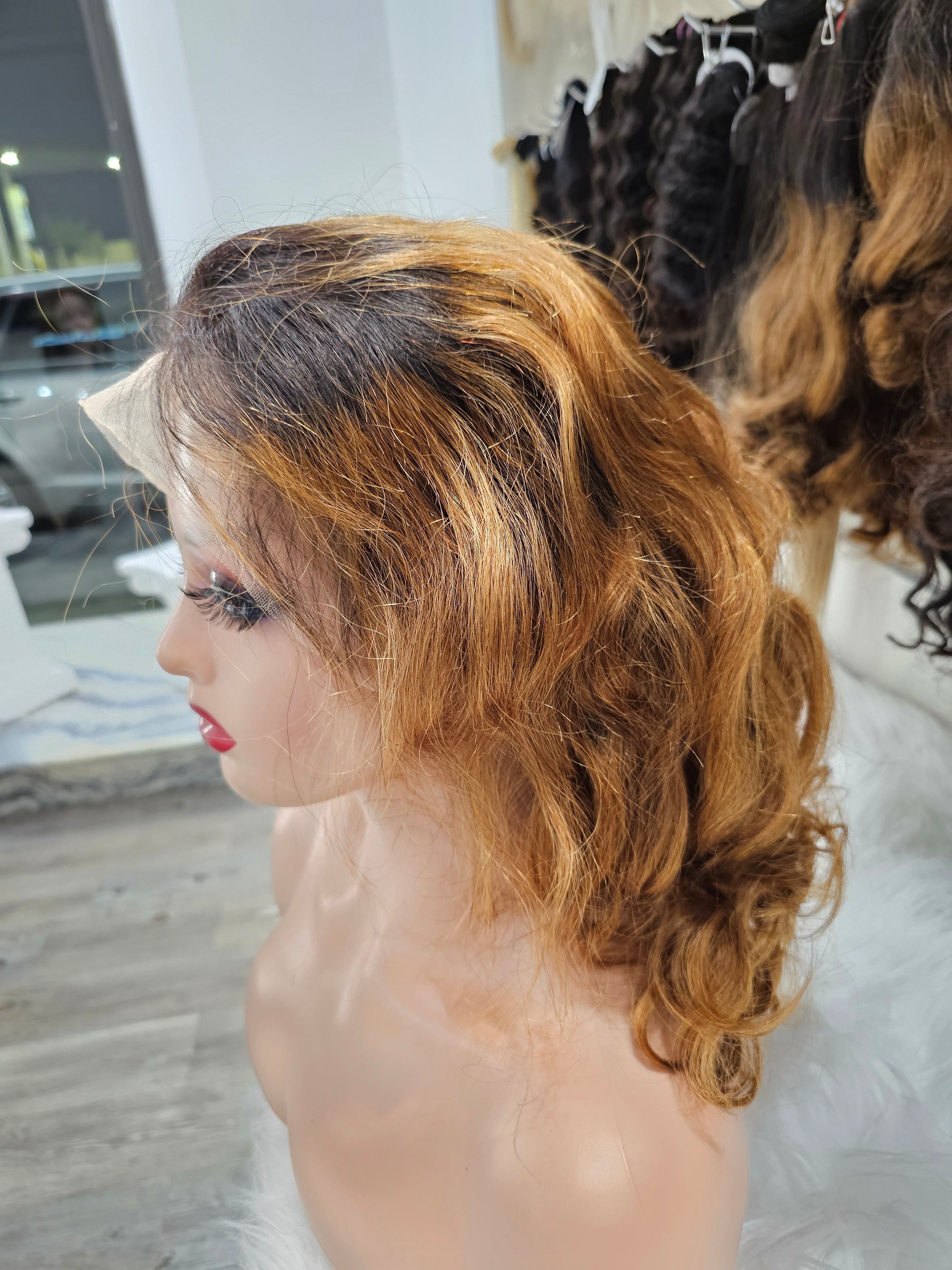 Parrucca mossa lunghezza lunga 14" , molto densa con frontale colore 27